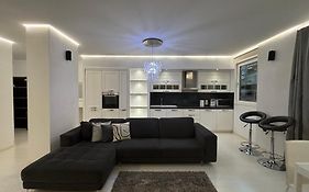 Tam Serviced 2Bdr Apartment City Center No6