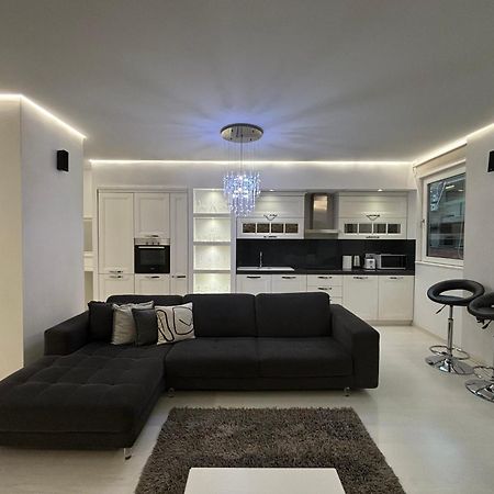 Tam Serviced 2Bdr Apartment City Center No6 Tirana Esterno foto