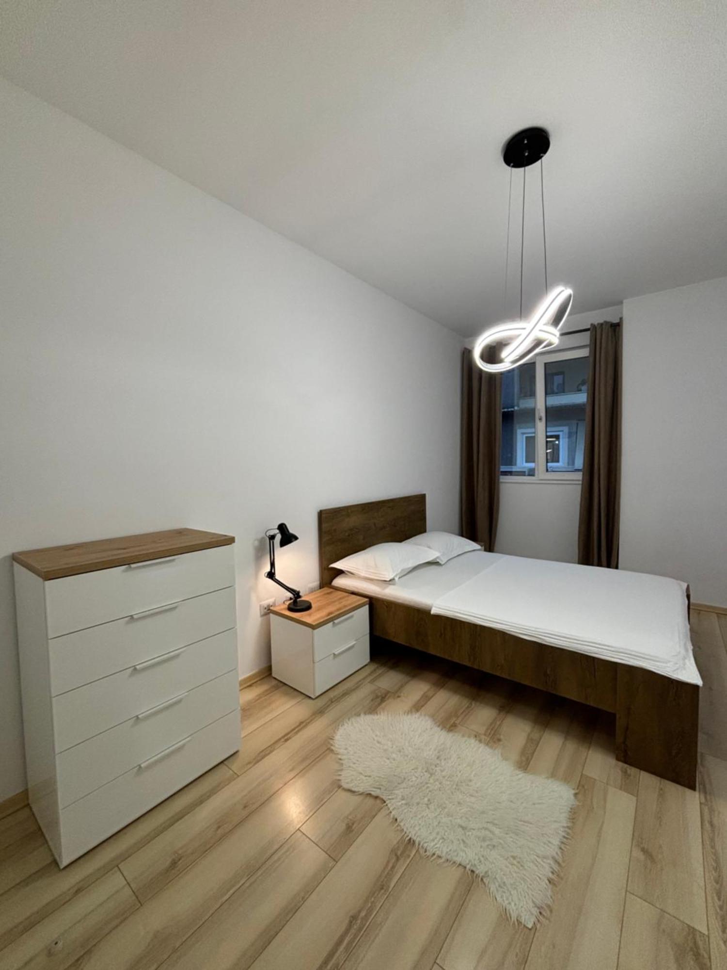 Tam Serviced 2Bdr Apartment City Center No6 Tirana Esterno foto