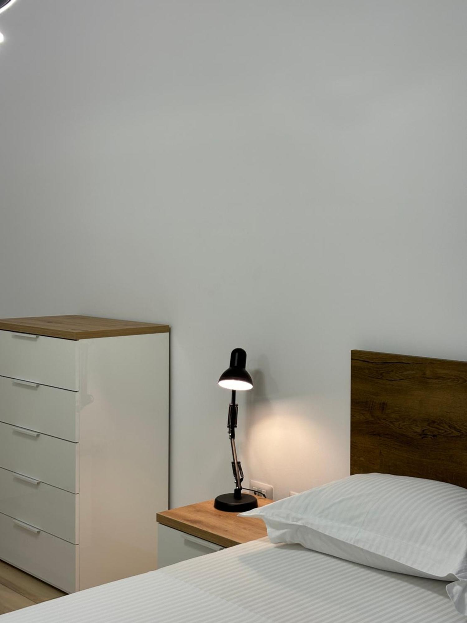 Tam Serviced 2Bdr Apartment City Center No6 Tirana Esterno foto